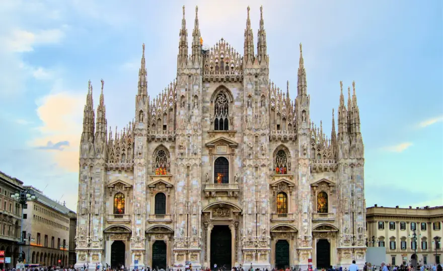 Duomo Mediolan: Twój przewodnik po biletach, dachu i wnętrzu