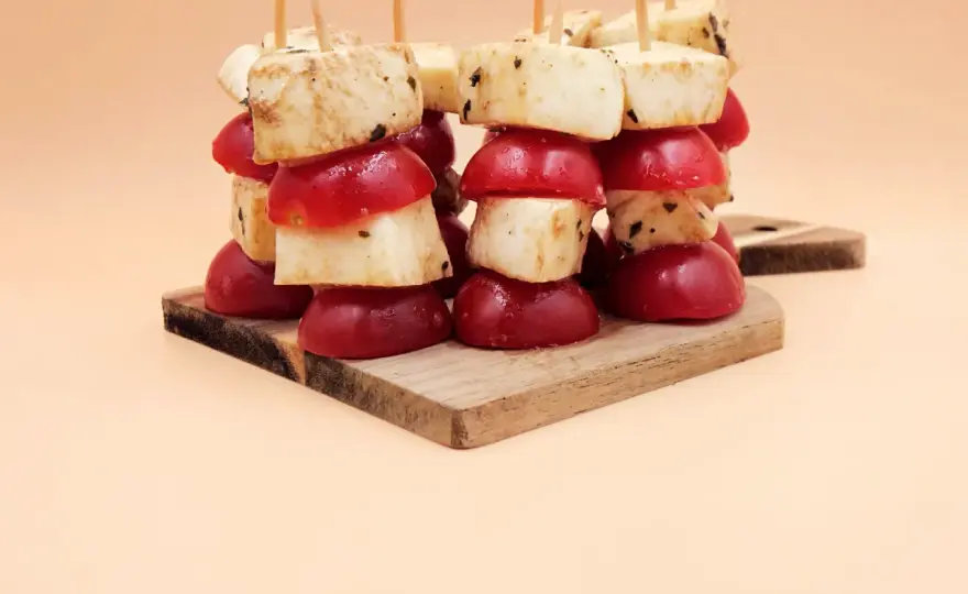 Koreczki z mozzarellą - Przepis na idealne przekąski!