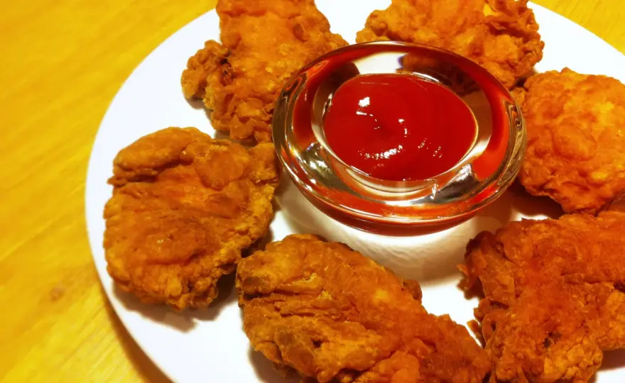 Jak zrobić nuggetsy z kurczaka jak z KFC - chrupiące i pyszne przepisy