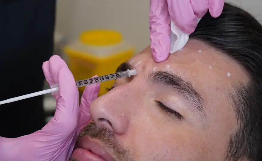 Medicinsk botox - Mer än rynkor: Så fungerar behandlingen