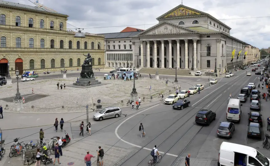 Max-Joseph-Platz München - Dein perfekter Altstadt-Rundgang