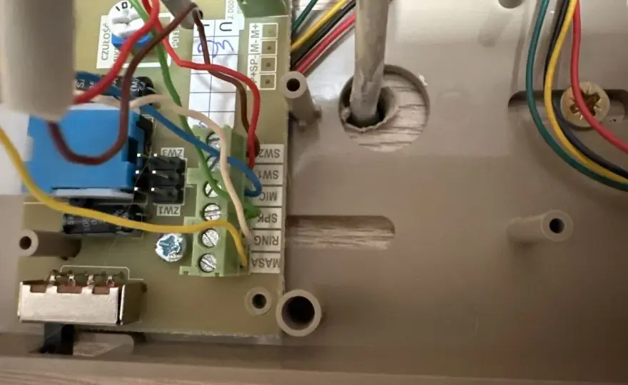 Słabe światło w domu - Co sprawdzić, zanim wezwiesz elektryka?