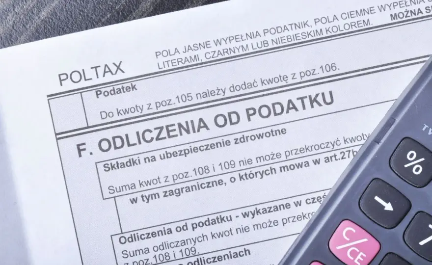 Emeryt a PIT: Kiedy rozlicza ZUS, a kiedy Ty?