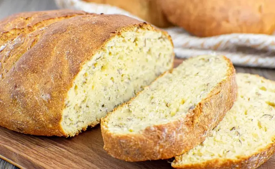 Chleb bezglutenowy - Jak upiec miękki bochenek, który się nie kruszy?