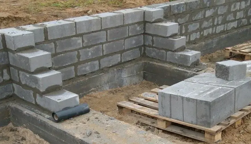 Papa pod fundament: jak prawidłowo zaizolować dom przed wilgocią