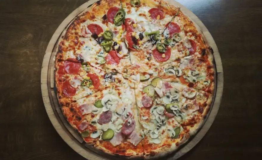 Ile kcal ma pizza - Sprawdź porównanie i dowiedz się jak to liczyć