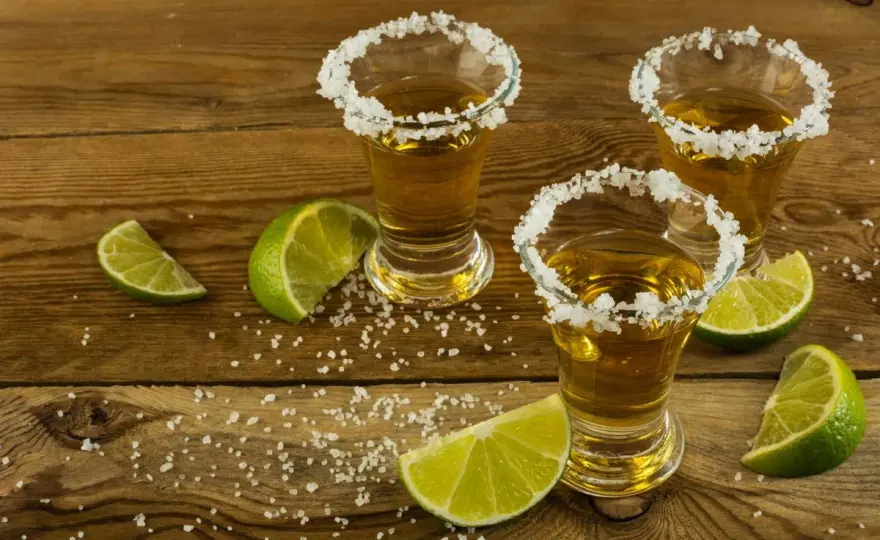 Jak zrobić idealne drinki z tequilą? Przepisy i porady eksperta