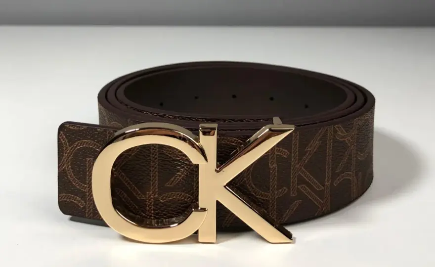 Jak stylizować pasek Calvin Klein, aby odmienić swój look?