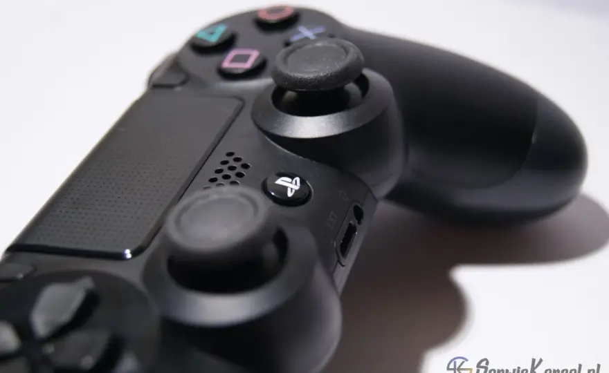 Pad PS4 nie łączy? Reset DualShock 4 igłą prosty poradnik