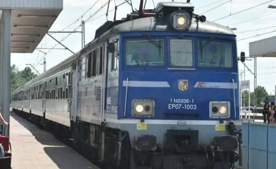 Jak dojechać z Warszawy do Ustronia Górskiego - najlepsze opcje transportu