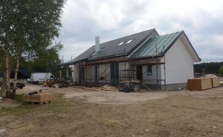 Na jakiej działce można postawić dom bez pozwolenia i uniknąć problemów?