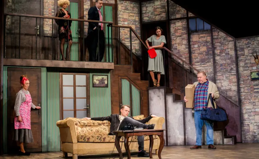 Czego nie widać teatr - odkryj kulisy najzabawniejszej farsy
