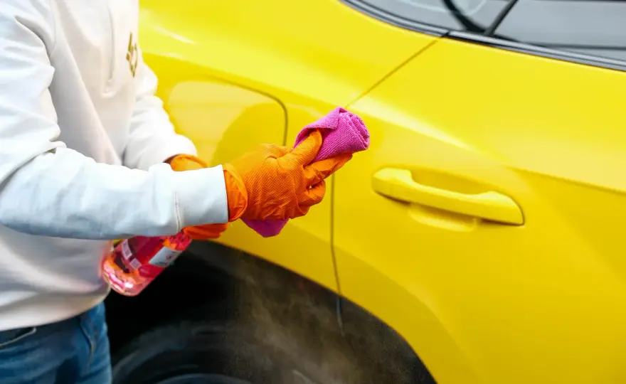 Jak myć auto po ceramice, aby nie uszkodzić powłoki i zachować blask