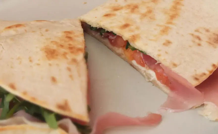 Piadina romagnola – przepis i sekrety idealnego placka
