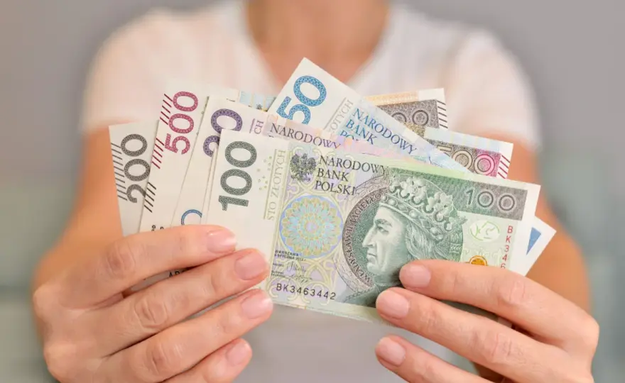 Czym się różni renta od emerytury? Kluczowe różnice, które musisz znać