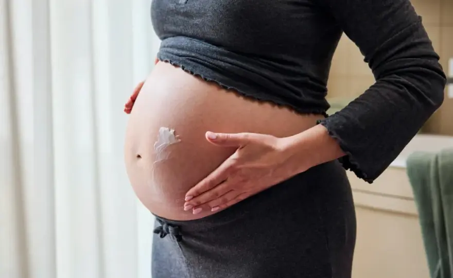 Gravid hudvård som faktiskt fungerar - vad du ska välja och undvika