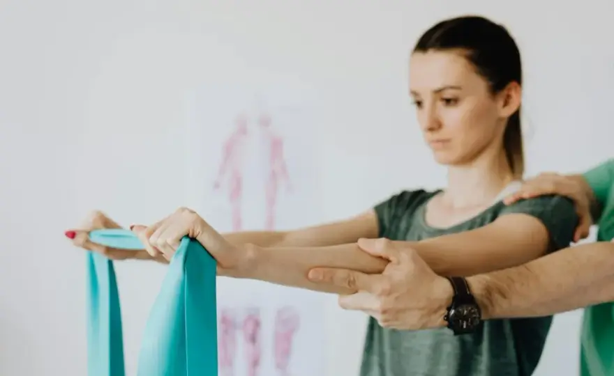Jakich ćwiczeń unikać przy osteoporozie, aby uniknąć kontuzji?