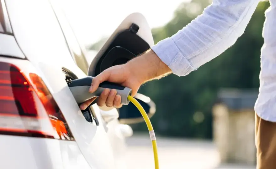 Elektryk: ile kosztuje 100 km? Porównanie i sposoby na oszczędność