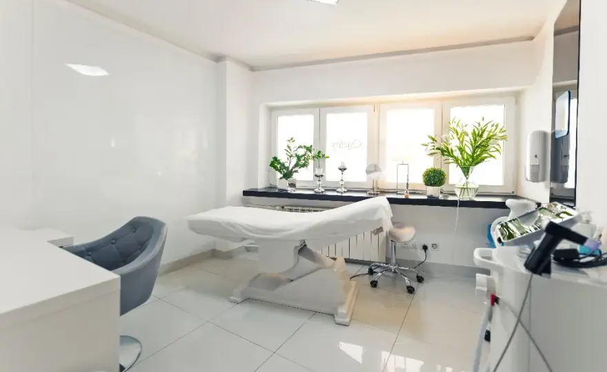 Ile kosztuje otwarcie salonu manicure? Kluczowe wydatki, które musisz znać