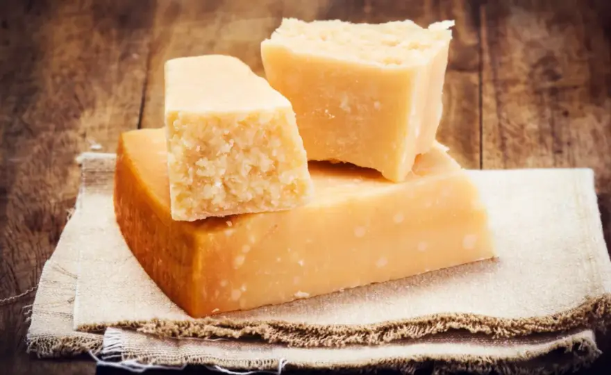 Parmezan - Jak odróżnić oryginał od podróbki?