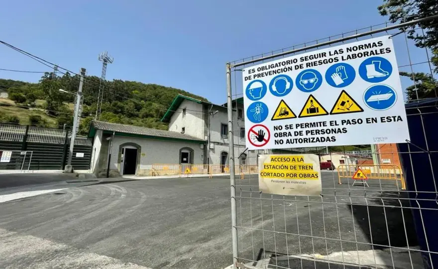 Llegar a Pola de Lena - Tren, Coche o Bus: Tu Guía Práctica