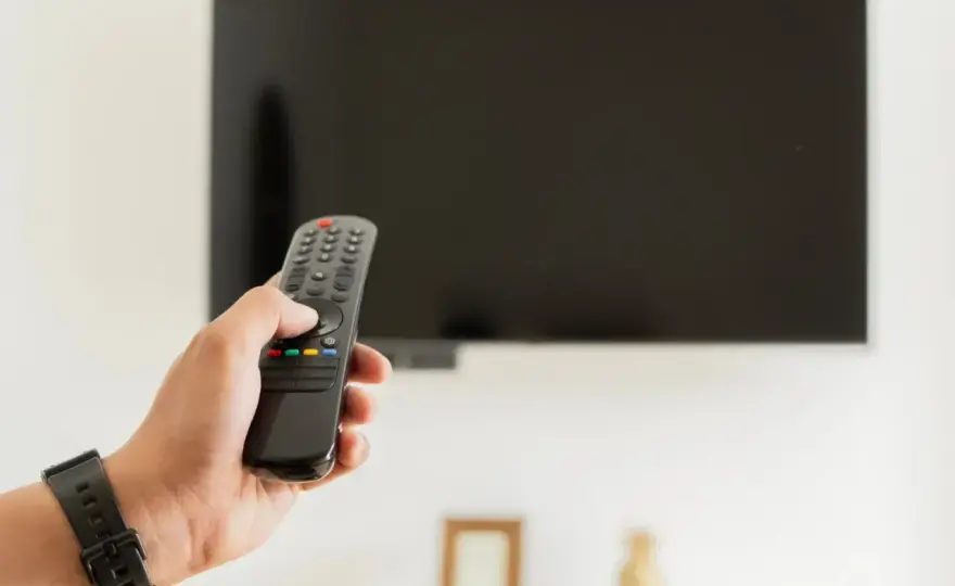 Ile prądu pobiera telewizor? Oblicz i oszczędzaj!
