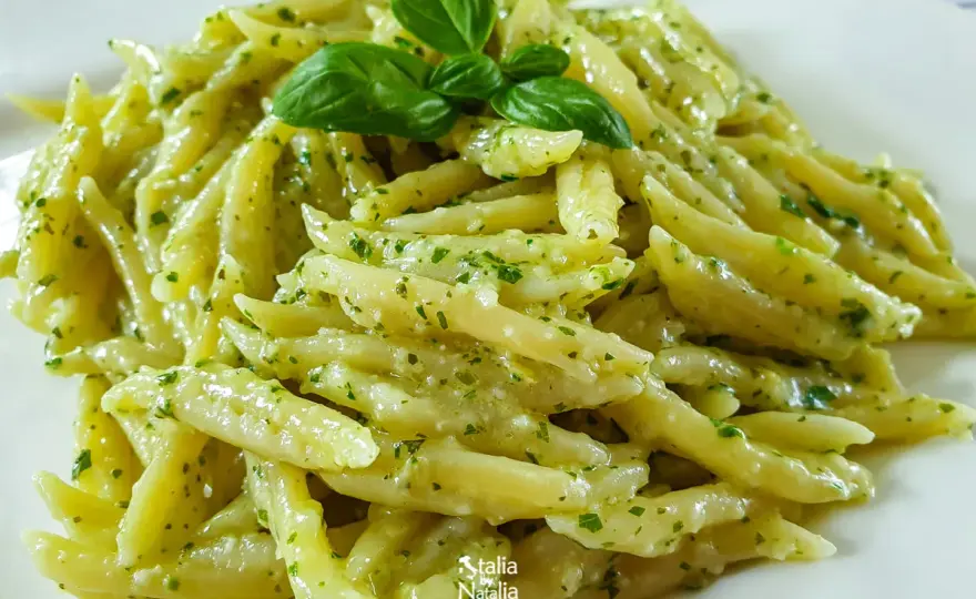 Ile pesto do makaronu? Odkryj złote proporcje i kremowy sos!