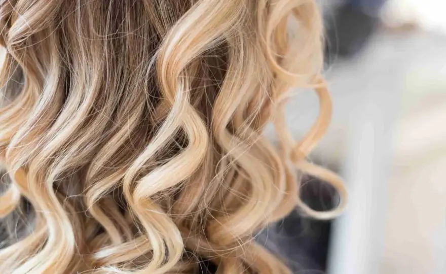 Refleksy czy balejaż? Wybierz idealny blond dla siebie!