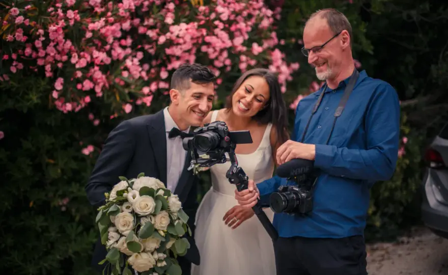 Fotograf czy kamerzysta na wesele? Kluczowy wybór wspomnień