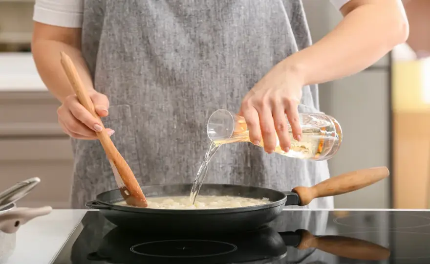 Alkohol verkocht? Die Wahrheit über Restalkohol beim Kochen