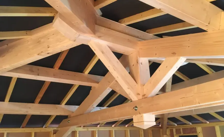 Charpente traditionnelle 2 pans - Prix, bois et conseils experts