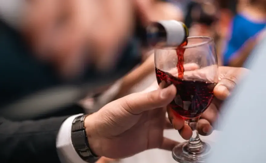 Czy alkohol podnosi ciśnienie? - Sprawdź, jak dawka wpływa na wyniki