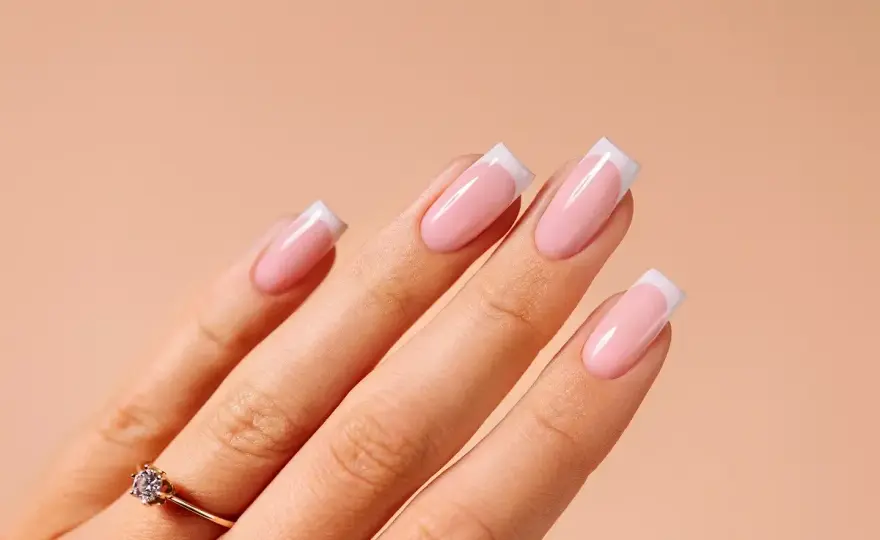 French Manicure - Trendy, Koszt, Jak Zrobić i Pielęgnować