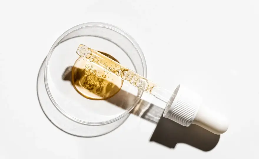 Retinol i kwas hialuronowy: Najpierw nawilżenie, potem działanie