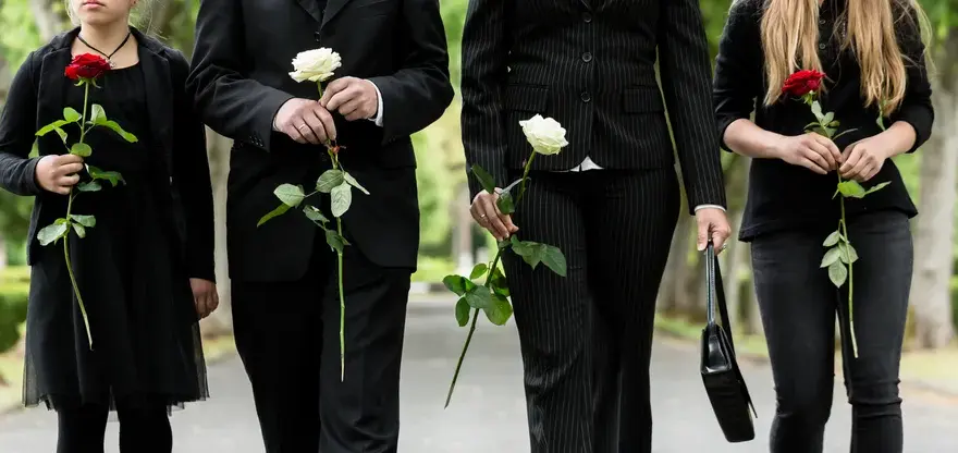 Jak ubrać dziecko na pogrzebie, aby czuło się komfortowo i szanowało?