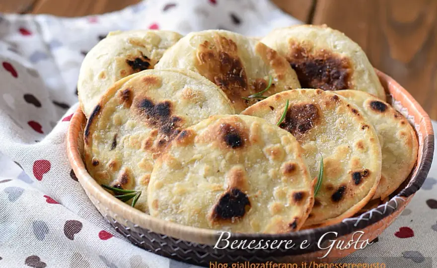 Focaccia senza lievito al forno o in padella