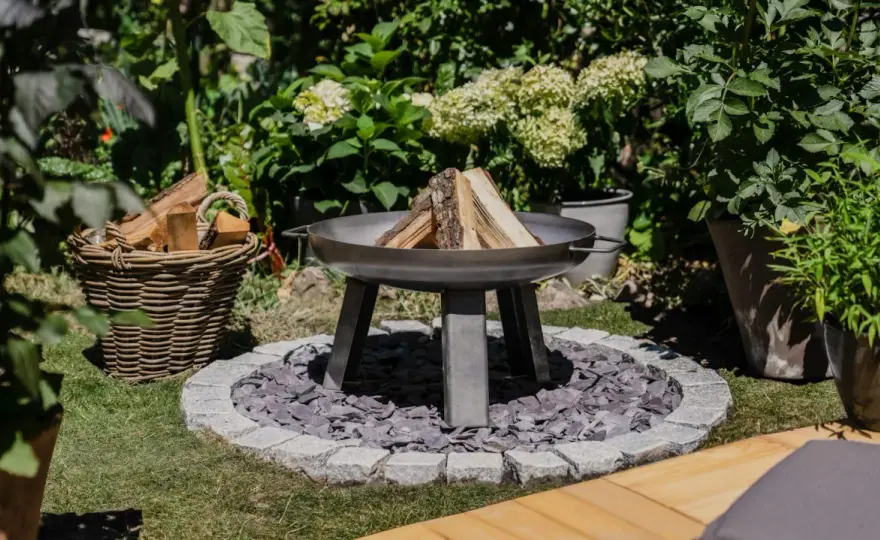 Feuerstelle im Garten planen - Ideen, Standort und Sicherheit
