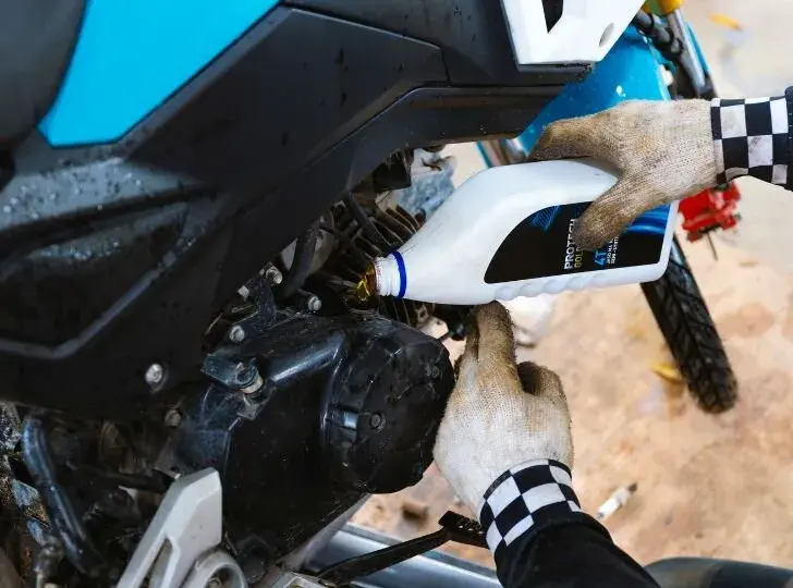 Co ile wymiana oleju w motocyklu? Kluczowe informacje i porady