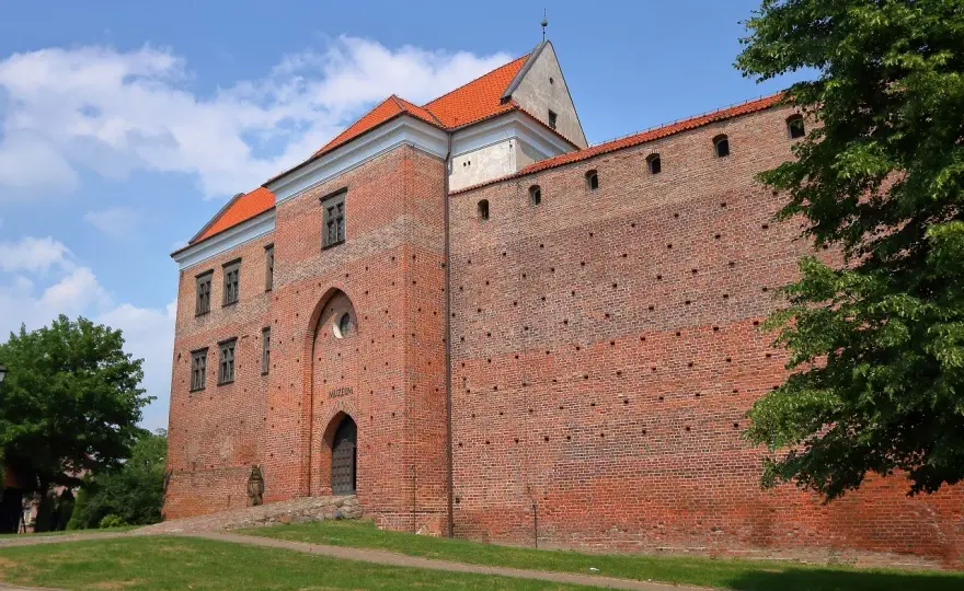 Zamek w Łęczycy - Królewska historia i Boruta. Zwiedź!