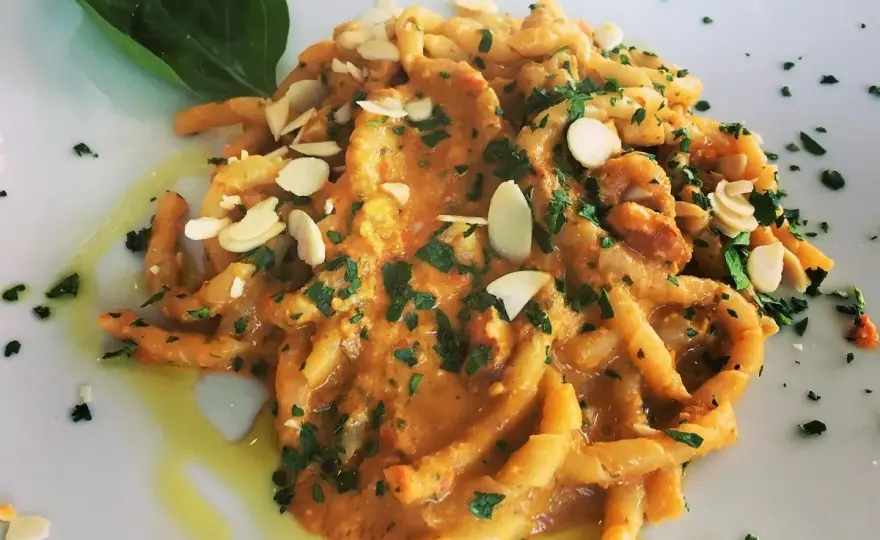 Busiate alla trapanese, il pesto rustico che fa la differenza