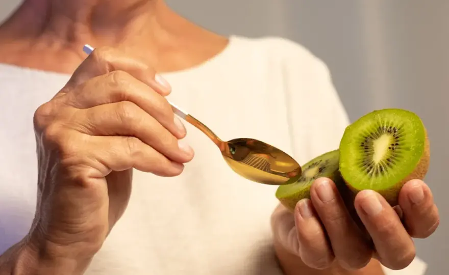 Kiwi - Wartości, odmiany i zastosowanie w kuchni. Sprawdź!