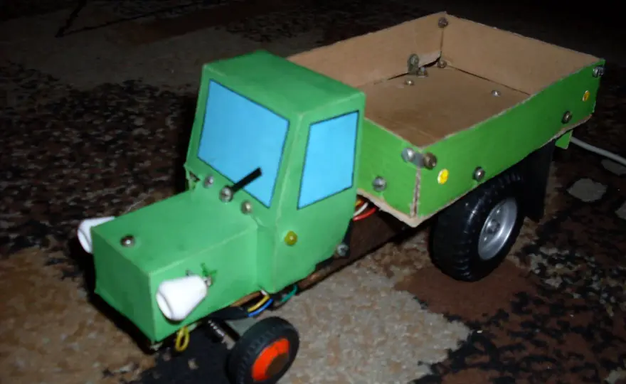 Jak zrobić traktor z kartonu? Prosty poradnik krok po kroku