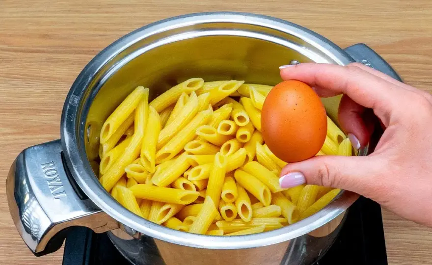 Sprytne sposoby na wykorzystanie ugotowanego makaronu bez marnowania