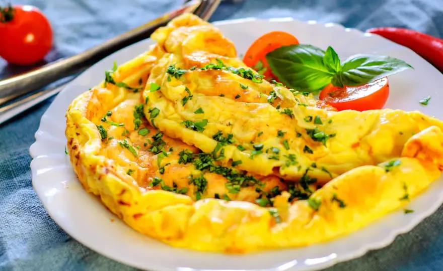 Comment réussir une omelette moelleuse - quantités et cuisson