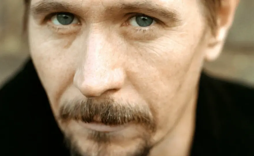 Młody Gary Oldman - Jak z outsidera stał się ikoną?