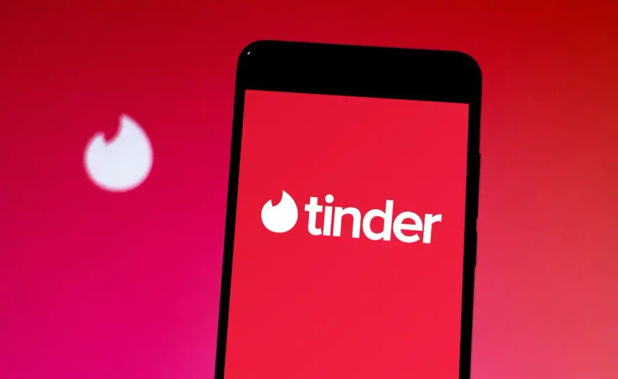 Kiedy powstał Tinder? Historia, która zmieniła randki