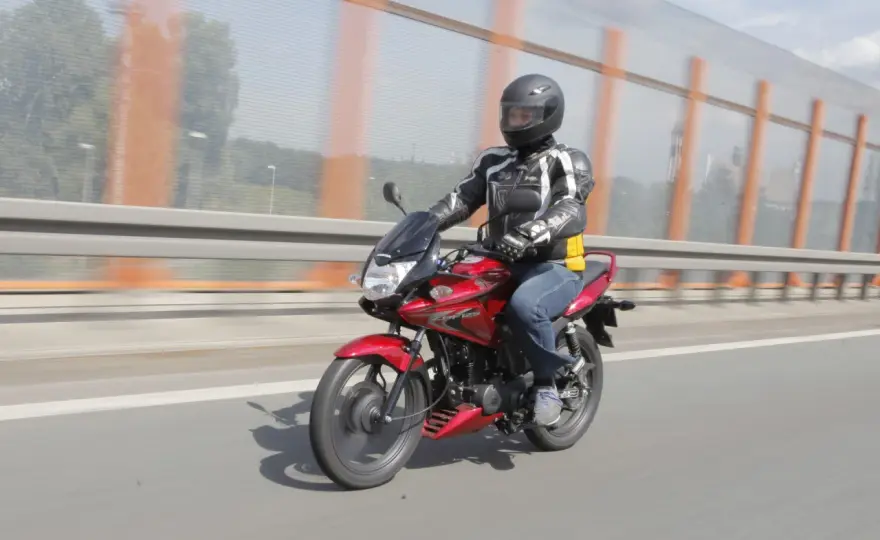 Czy po autostradzie można jechać motocyklem? Przepisy i bezpieczeństwo
