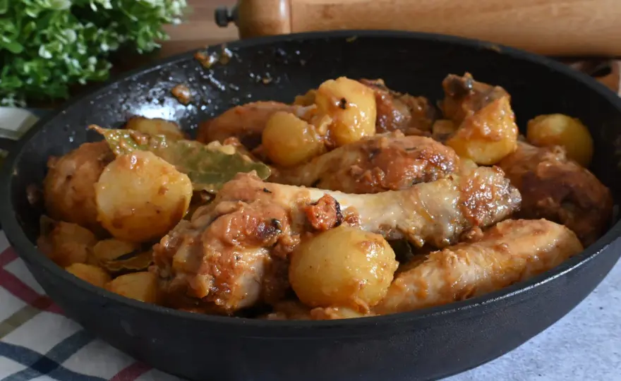 Pollo in umido perfetto - la guida definitiva per un piatto succoso