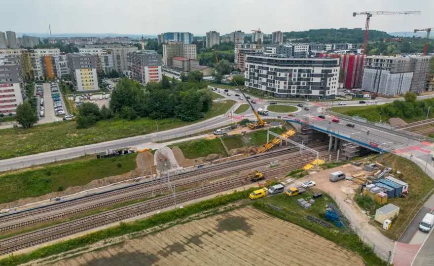 Jak dojechać do osiedla szkolnego w Krakowie – sprawdzone trasy i porady
