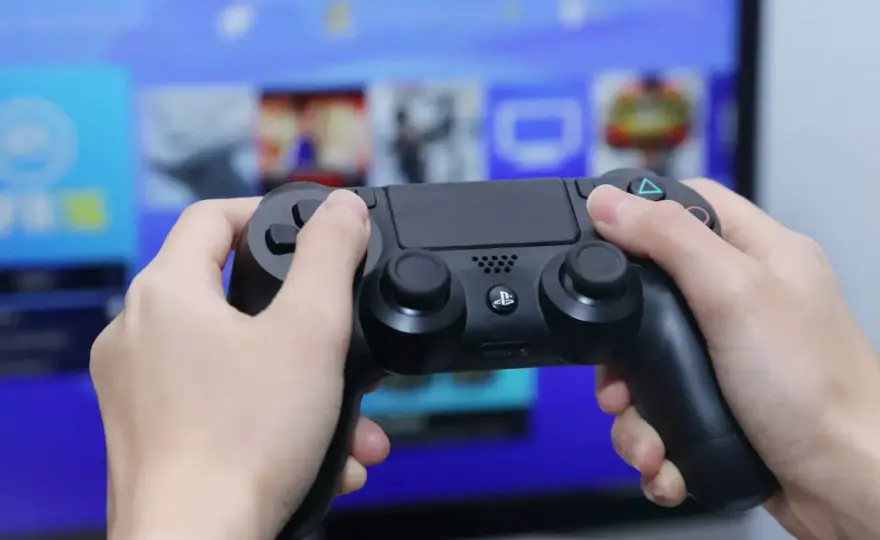 Jak podłączyć PS4 do monitora - uniknij problemów z ustawieniami